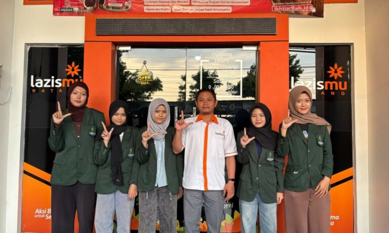 Mahasiswa Semester 4 Program Studi Akuntansi Syariah UIN Gus Dur Pekalongan melakukan kunjungan penelitian mengenai strategi digital fundraising di Kantor Lazismu Batang.