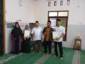 KL LAZISMU Limpung menyalurkan Beasiswa Mentari kepada dua santri PPTQ Ibnu Juraemi Yogyakarta sebagai dukungan pendidikan bagi generasi penghafal Al-Qur'an.