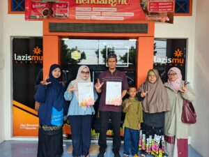 Masarrah tetap melanjutkan kuliah di Universitas Terbuka setelah mendapat bantuan pendidikan melalui Program Beasiswa Kader Lazismu Batang.