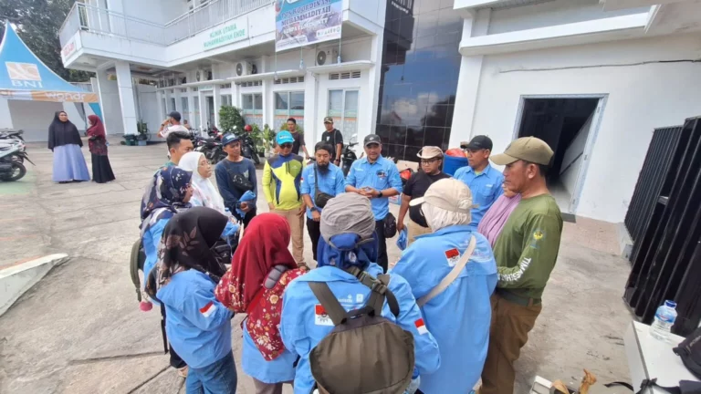 EMT Muhammadiyah dikerahkan ke NTT untuk memperkuat layanan kesehatan penyintas gempa. Ikhtiar membantu masyarakat terdampak terus berlanjut.